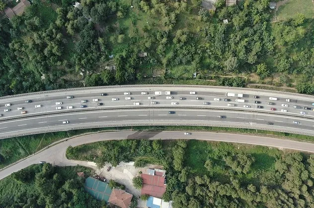 Bayramın ikinci günü yola çıkacaklar dikkat! Tem kilitlendi trafik durma noktasına geldi