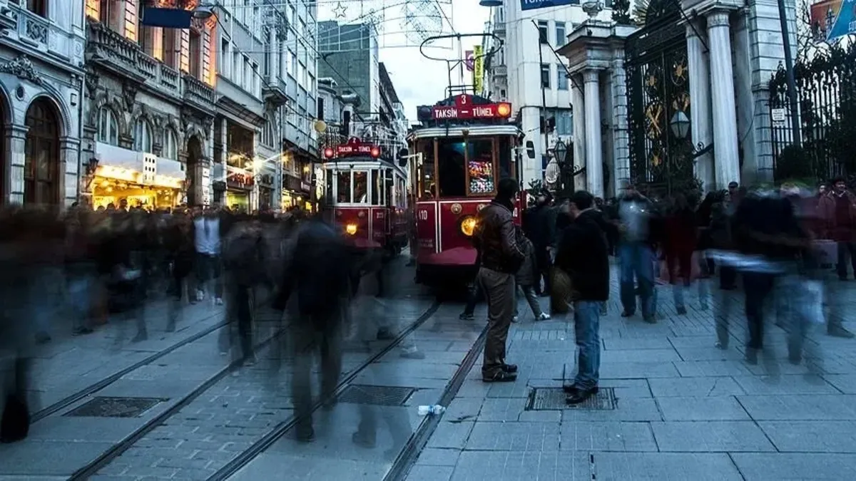 Kadınlar mı erkekler mi daha uzun yaşıyor? 81,1 yıl detayı dikkat çekti! TÜİK yeni verileri açıkladı
