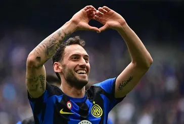 Hakan Çalhanoğlu'ndan şov! Inter formasıyla 4 dakikada 2 gol attı Torino'yu darmadağın etti! Dünya bu Türk'ü konuşuyor