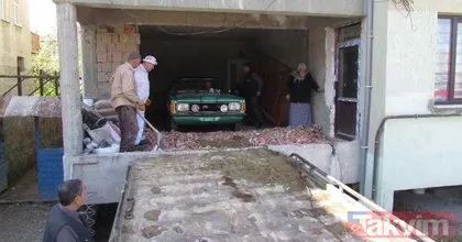 Görenler şaştı kaldı... Duvarı kırıp Ford Taunus arabasını çıkardı!