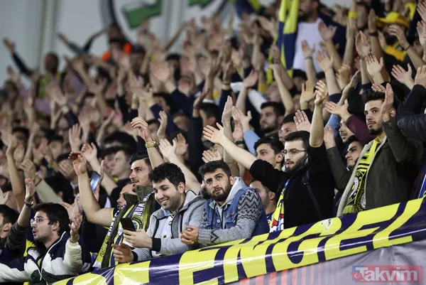 Kadıköy'de Fenerbahçe'ye tepki gecesi! Tribünlerden yuhalamalar yükseldi: Mesut Özil ve Altay Bayındır... - 6