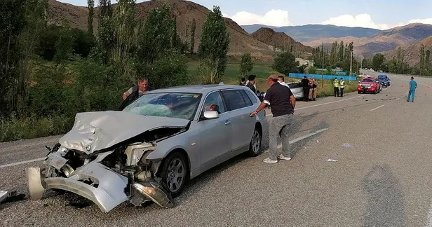 erzurumda-iki-otomobil-kafa-kafaya-carpisti-cok-sayida-yarali-var-1626110907165.jpeg Erzurum'da iki otomobil kafa kafaya çarpıştı! Çok sayıda yaralı var-3
