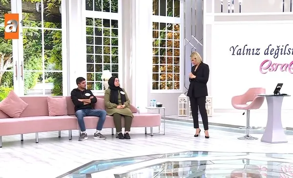 16-yillik-buyuk-kavusma-esra-erolda-duygu-yuklu-anlar-annemi-istiyorum-diyen-21-yasindaki-bayram-son-kararini-1677267467204.jpg 16 yıllık büyük kavuşma! Esra Erol’da duygu yüklü anlar! “Annemi istiyorum” diyen 21 yaşındaki Bayram son kararını verdi...-5