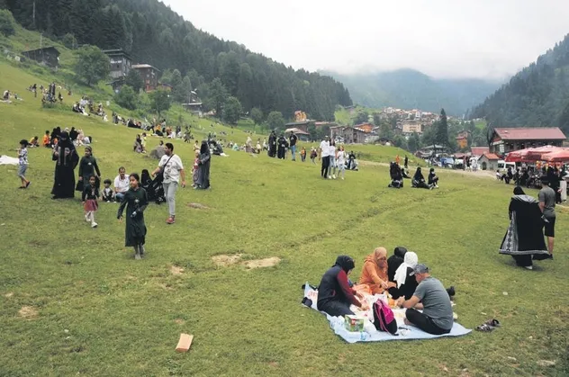 Rize'nin Ayder Yaylası'na turist akını! Otel ve pansiyonlarda yer kalmadı