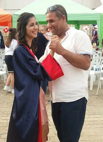 korkunc-ayrinti-27-bicak-darbesiyle-oldurulen-16-yasindaki-yagmur-tayhan-bayramda-katilinin-elini-opmus-1630662129680.jpg Korkunç ayrıntı! 27 bıçak darbesiyle öldürülen 16 yaşındaki Yağmur Tayhan, bayramda katilinin elini öpmüş-8