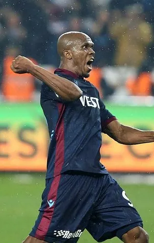 Anthony Nwakaeme ortaya koyduğu performansla takımını şampiyonluğa taşıyor | Trabzonsopr haberleri