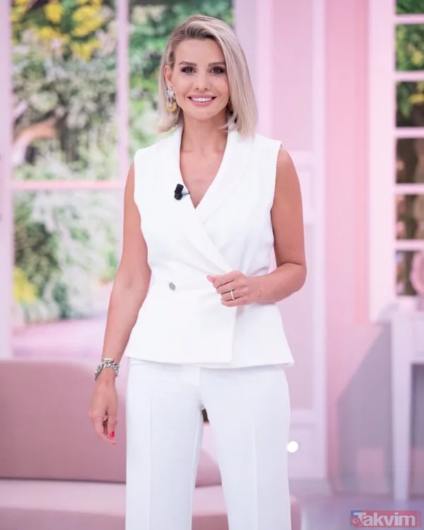 14 yıllık aşk yuvasından paylaştı! Esra Erol ve eşi Ali Özbir’in ev hallerine bakın: Çok eğlenceli! - 5