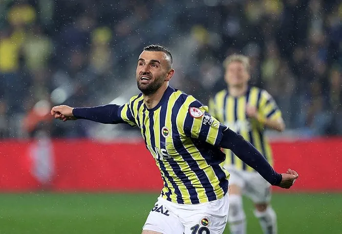 yine-yeniden-kadikoy-fenerbahce-eski-golcusu-serdar-dursunu-kadrosuna-katacak-1704748277160.jpeg Yine yeniden Kadıköy! Fenerbahçe eski golcüsü Serdar Dursun’u kadrosuna katacak-4