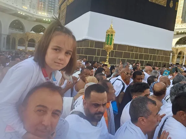 cocuk-hacilar-kutsal-topraklari-anlatti-kabe-dusundugumden-daha-buyuktu-icimde-kelebekler-ucusmustu-1688108487344.jpg Çocuk hacılar, kutsal toprakları anlattı: Kabe düşündüğümden daha büyüktü içimde kelebekler uçuşmuştu-17