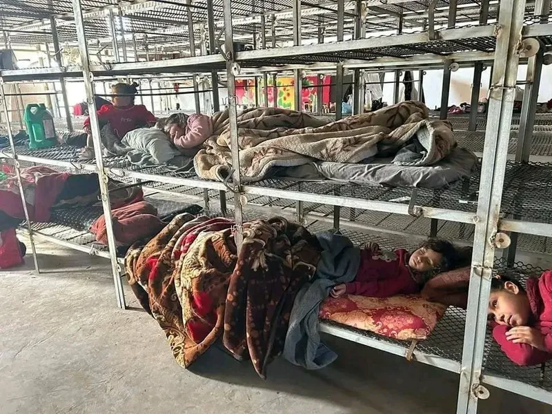 CANLI TAKİP | Soykırımcı İsrail Gazze’de sağlık görevlilerini tutukluyor! Refah’taki Filistinliler çiftliklere sığındı: Çocuklar kümeslerde uyuyor-3