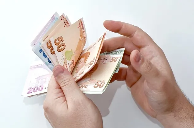 Anayasa Mahkemesi'nden on binlerce kişiyi yakından ilgilendiren karar! Artık maaşları kesilemeyecek