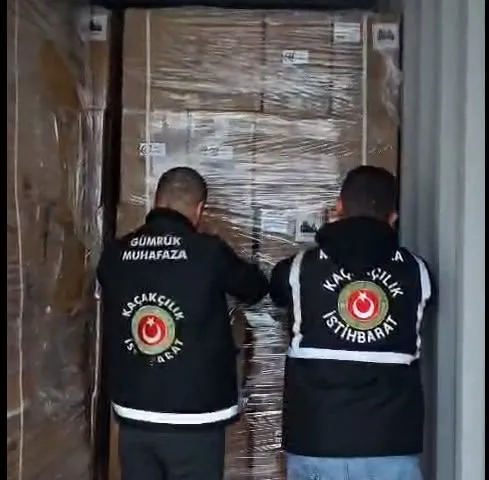 Türkiye tarihinin en büyüğü! İstanbul’da kaçakçılara iki ayrı operasyon: 310,5 milyon TL değerinde elektronik sigara ele geçirildi-3
