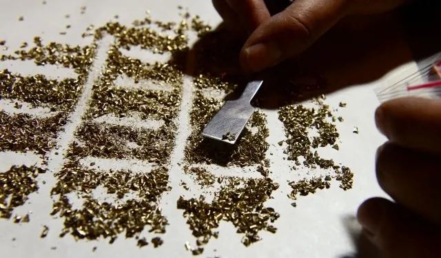 7den-70e-pesine-dusmeyen-kalmadi-sarraflar-bile-kose-bucak-onu-ariyor-95-grami-21223-tl-1709986164045.jpeg Sarraflar bile dip köşe onu arıyor! 7'den 70'e peşine düşmeyen kalmadı! 9.5 gramı 21.223 TL...-7