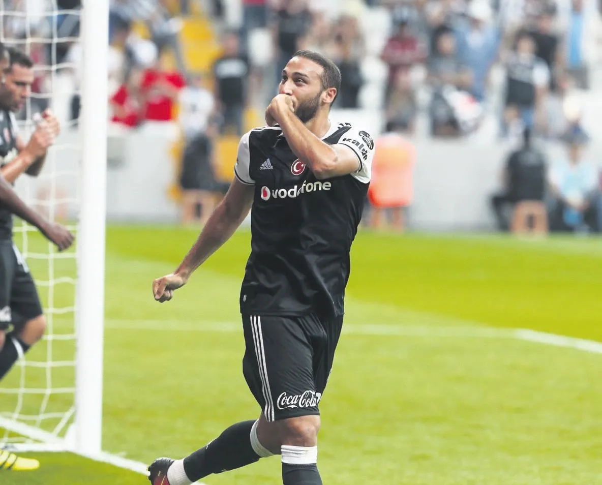 Cenk Tosun golleriyle Gomez’i solladı