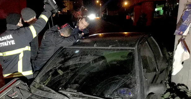 Kaza yaptıktan sonra aracında uyuya kaldı! Polisler işlem yaparken yine uyudu