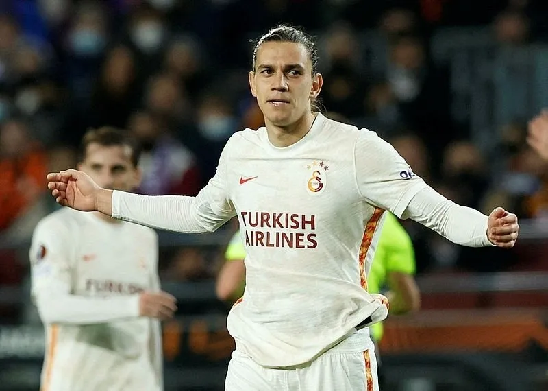 Derbi sonrası flaş karar! Okan Buruk o isimlerin biletini kesti - 26