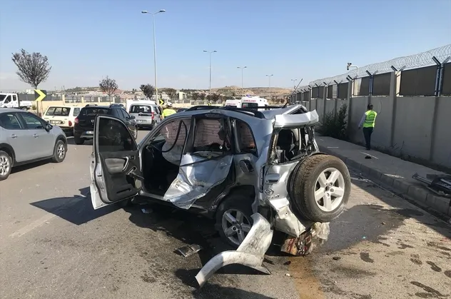 Ankara'da feci kaza: 2 yaralı