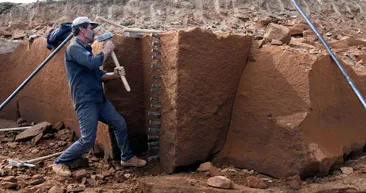 Günde 10 ton çıkarıyorlar! Ahlat taşının en büyük özelliği yazın serin kışın sıcak tutuyor