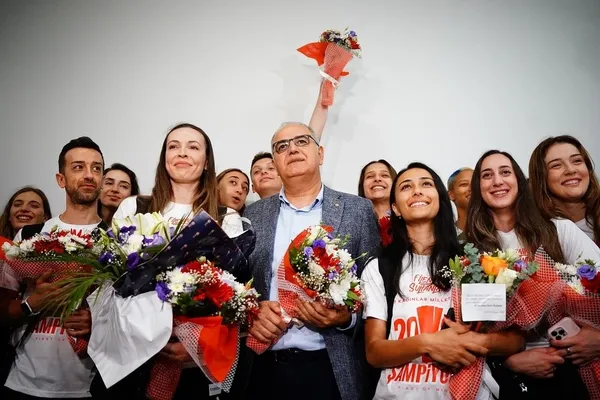 gurur-tablosu-vargasin-hayati-film-senaryolarini-aratmiyor-1689719207366.jpeg Dipten zirveye! Türk Milli Voleybol Takımı'nın yıldızı Melissa Vargas'ın hayatı film senaryolarını aratmıyor-4