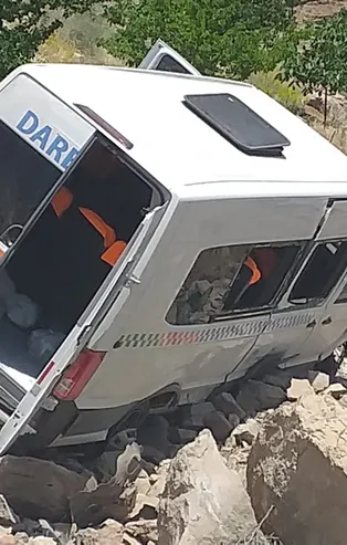 Malatya'da yolcu minibüsü devrildi! 15 yaralı