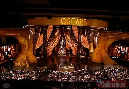 2024 Oscar Töreni’nden skandal kareler: Sahnede ahlaksız teklif! Birinin elbisesi yırtıldı biri yere kapaklandı biri sahneye çırılçıplak koştu