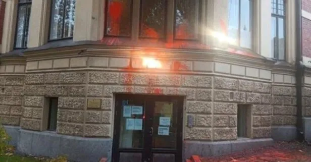 Türkiye’nin Helsinki Büyükelçiliği’ne boyalı ve sis bombalı saldırı! Dışişleri Bakanı Elina Valtonen: Kesinlikle kabul edilemez