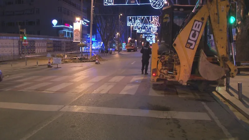 İstanbul'da iş makinesi doğal gaz borusunu patlattı - 5