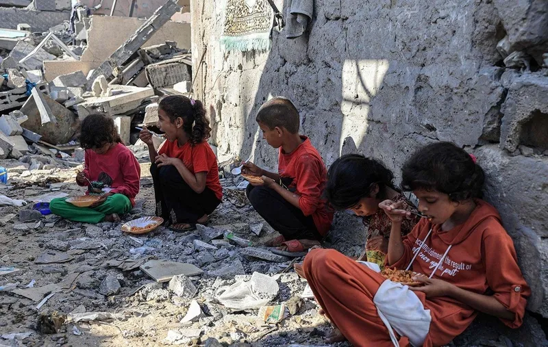 kan-donduran-detaylar-soykirimci-israilin-alikoydugu-filistinliler-yasadiklari-dehseti-anlatti-hayatimizda-bun-1706800736519.jpeg Kan donduran detaylar | Soykırımcı İsrail'in alıkoyduğu Filistinliler yaşadıkları dehşeti anlattı: Hayatımızda bundan daha kötü günler görmedik-10