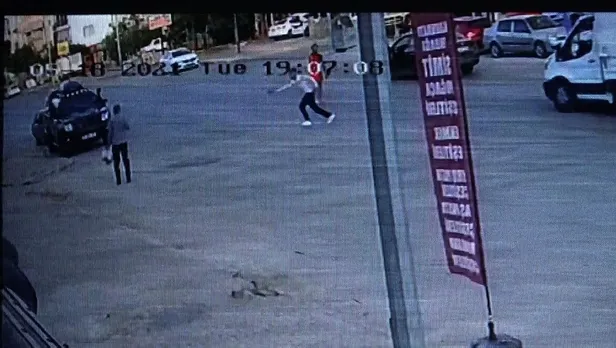 ev-esyasi-yuzunden-tartistigi-kardesini-silahla-vurdu-1621371796466.jpeg Ev eşyası yüzünden tartıştığı kardeşini silahla vurdu!-1