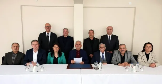 DEM heyeti İmralı'nın çağrısını hem Türkçe hem Kürtçe okudu! Öcalan PKK'nın selasını verdi: Kongreyi toplayın kendinizi feshedin