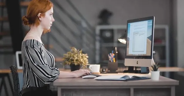 Pandemi sürecinde evde çalışanlar nelere dikkat etmeli? Postür bozukluğundan nasıl korunulur?