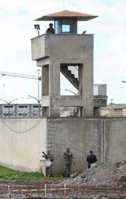 Firar etmek isteyen teröristler yakalandı