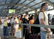 İstanbulda endişe yaratan görüntü! Metrobüslerde sosyal mesafesiz yolculuk kameralarda