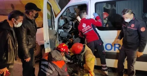 SON DAKİKA: Kağıthane’de feci kaza: Minibüs hafriyat kamyonuna arkadan çarptı