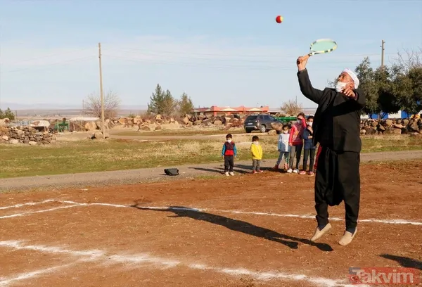 Koronavirüs salgınında köyden dışarı çıkamayan Şanlıurfa Viranşehirliler kendilerini tenise verdi - 3