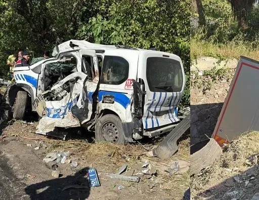 İzmir’de facia! Freni patlayan tır 10 aracı biçti: 1 polisimiz şehit oldu | Olay yerinde fren izi detayı
