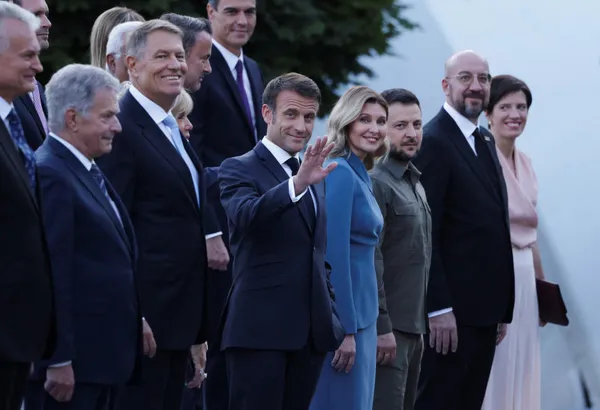 Ukrayna Devlet Başkanı Volodimir Zelenskiy'nin 'yalnız' pozunun perde arkası: Ukrayna cephesi bastırdı NATO rest çekti-18