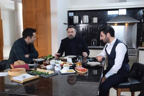 edhoda-kalplere-mih-gibi-vurup-gecen-2-ayrilik-karman-corman-edip-cigerleri-daglayacak-1633100294992.jpg Karman çorman edip ciğerleri dağlayacak! EDHO'da kalplere mıh gibi vurup geçen 2 ayrılık!-3