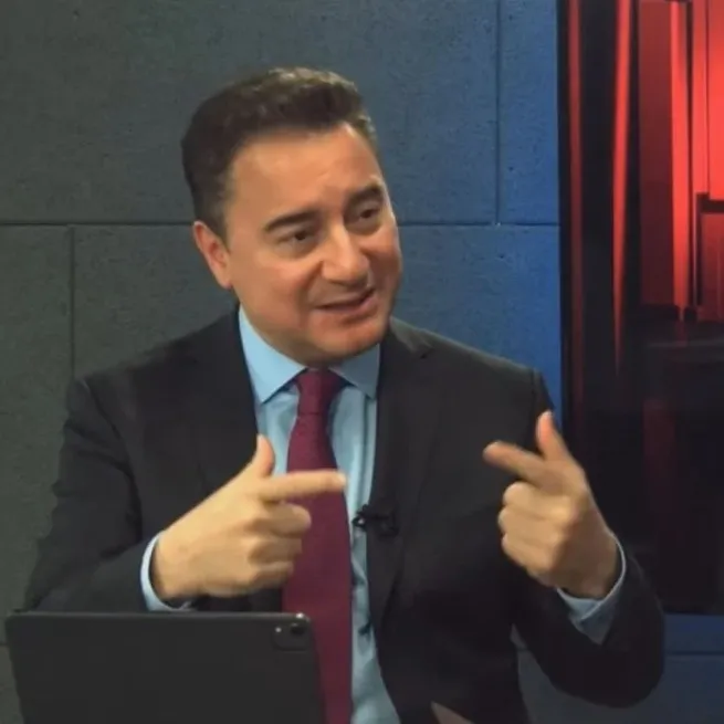 6lı masada Ahmet Davutoğlundan sonra bu kez de Ali Babacan krizi! 0.9luk oyuna bakmadan rahat seçilirim dedi! Bakalım ortakları ne diyecek