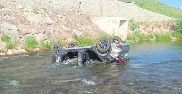 Bayram için Balıkesir'den Van’a giden araç dereye uçtu: 3 ölü