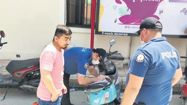 Kovid-19 kısıtlamaları kalktı uyarılara rağmen maskesiz insan görüntüleri şaşırttı-12