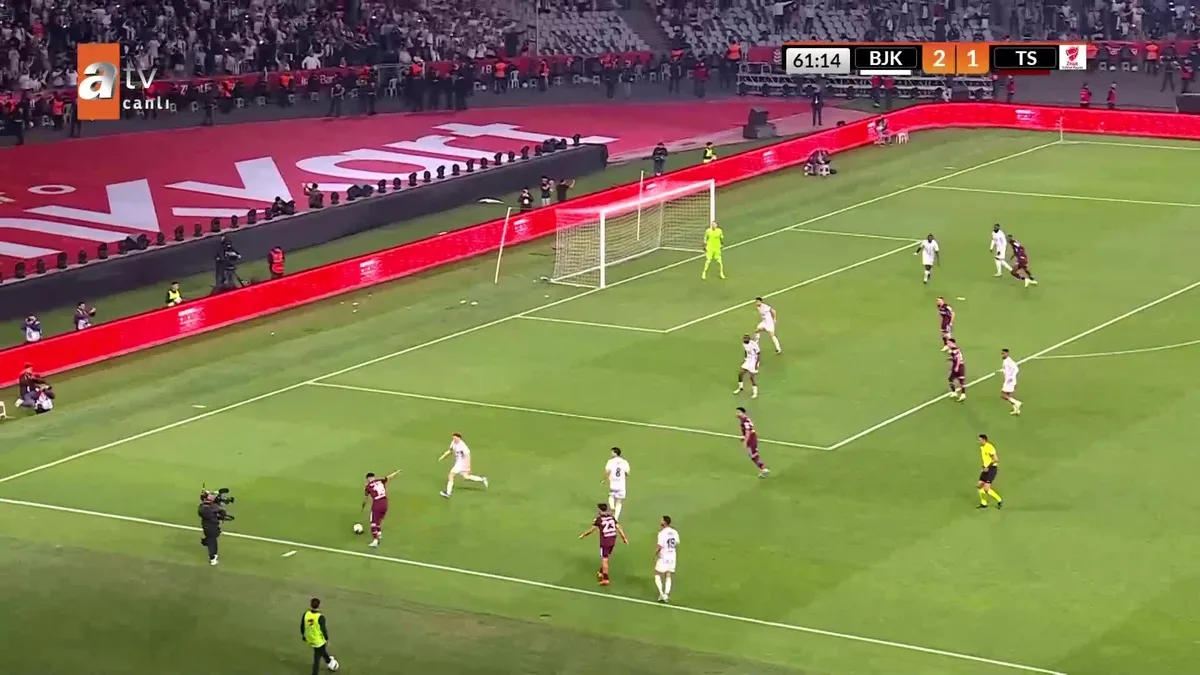 Paul Onuachu zoru başardı! İşte Mert Günok'un kurtarışı sonrası Rachid Ghezzal'ın direkte patlayan şutu