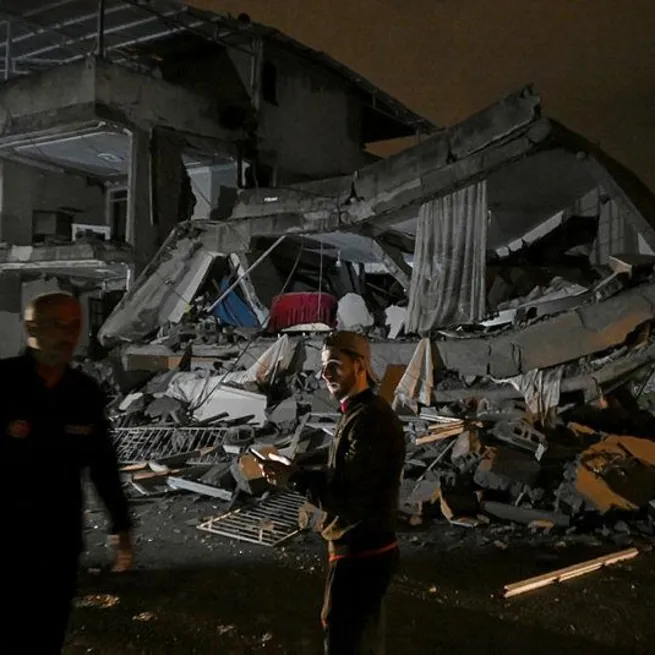 Son dakika: Şiddetli artçılar sürüyor! Hatayın Defne ilçesinde 5.0 büyüklüğünde deprem: Çevre iller de sallandı