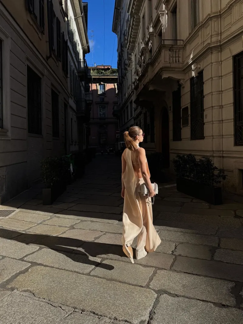 abinin-caglasi-afra-saracoglunun-milano-pozlari-sosyal-medyayi-salladi-1775208508974.jpg A.B.İ.’nin Çağla'sı Afra Saraçoğlu’nun Milano pozları sosyal medyayı salladı!-4