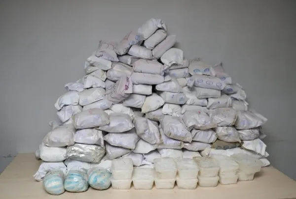 son-dakika-icisleri-bakani-suleyman-soylu-pkk-teror-orgutune-karsi-uyusturucu-operasyonu-gerceklestirildigini-duyurdu-1615493467450.jpg Son dakika! İçişleri Bakanı Süleyman Soylu, PKK terör örgütüne karşı uyuşturucu operasyonu gerçekleştirildiğini duyurdu-2