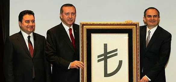 Merkez Bankasının açtığı yarışma sonucunda ilk kez belirlenen TL'nin simgesi Başbakan Recep Tayyip Erdoğan'ın da katıldığı basın toplantısı ile tanıtıldı