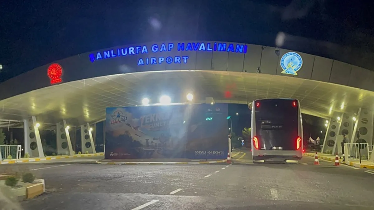 AJet uçağında patlayıcı alarmı: Notun bulunduğu yer ortaya çıktı, Şanlıurfa'da uçuşlar durdu