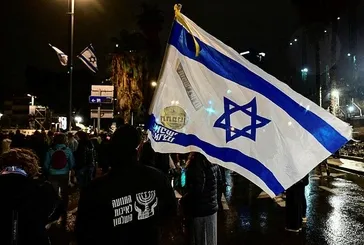 Yüzlerce İsrailli, Tel Aviv'de ateşkes için toplandı: Gazze'deki soykırımı durdurun