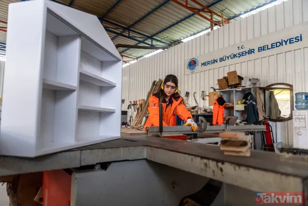 Tüm algıları yıktı! 27 yaşındaki ikiz annesi marangozlukla ailesini geçindiriyor - 7