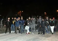 Türkiyeden son dakika Suriyeli mülteciler kararı: Sınır kapıları açıldı! Göçmenler Yunanistan sınırına yürüyor